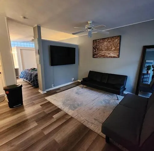 Blue Shark *W7* @ Montrose 1Br Private King Loft