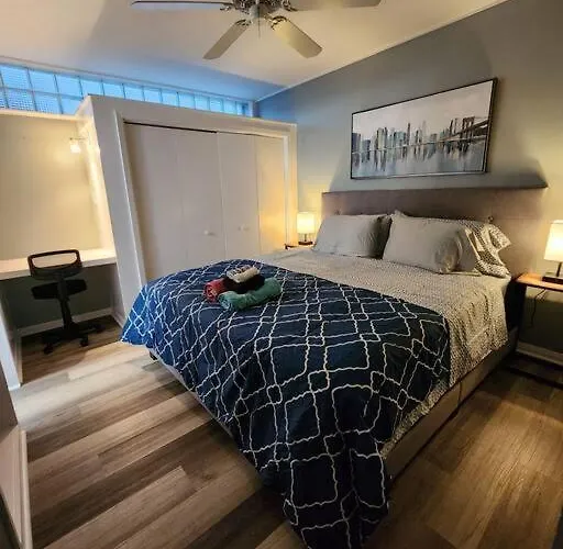 Blue Shark *W7* @ Montrose 1Br Private King Loft