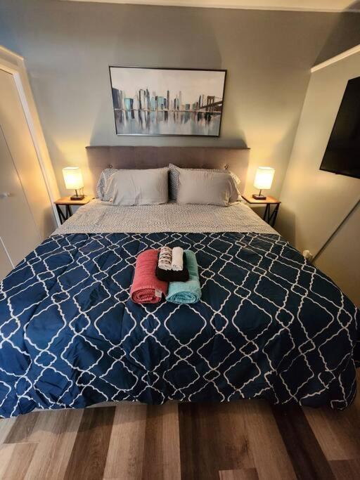 Blue Shark *w7* @ Montrose 1br Private King Loft
