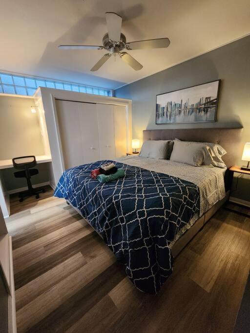 Blue Shark *w7* @ Montrose 1br Private King Loft Apartment *