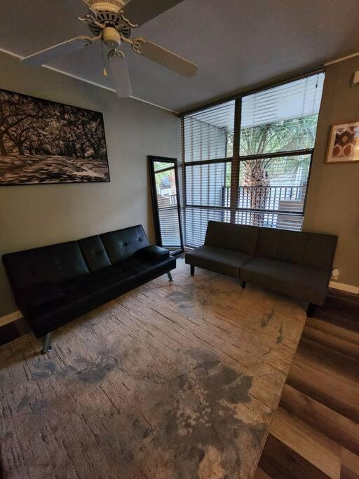Blue Shark *w7* @ Montrose 1br Private King Loft Apartment *