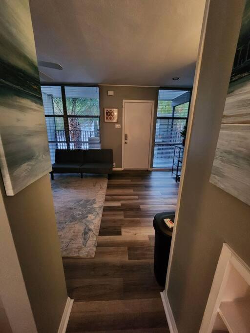 Apartment Blue Shark *w7* @ Montrose 1br Private King Loft Houston