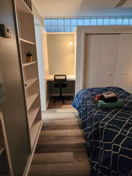 Blue Shark *w7* @ Montrose 1br Private King Loft Apartment *