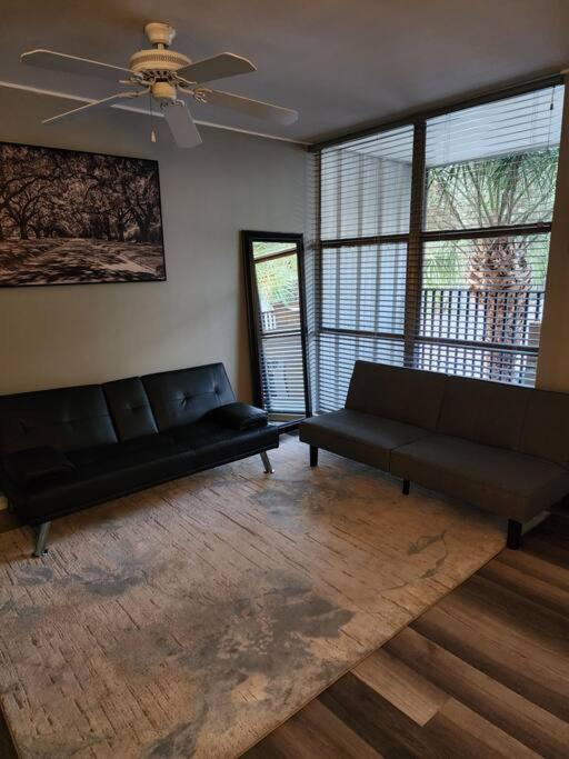 Blue Shark *w7* @ Montrose 1br Private King Loft Apartment