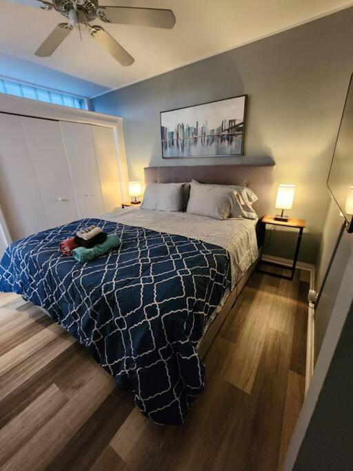 Apartment Blue Shark *w7* @ Montrose 1br Private King Loft Houston