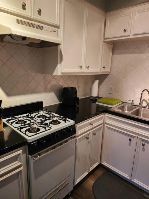 Blue Shark *w7* @ Montrose 1br Private King Loft Apartment Houston