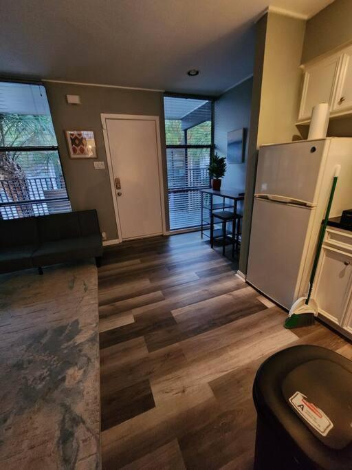 Apartamento Blue Shark *w7* @ Montrose 1br Private King Loft Houston