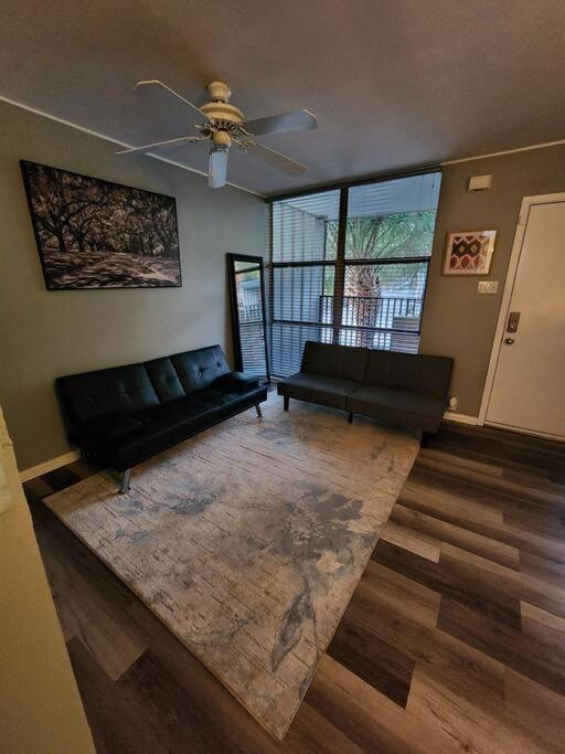 Blue Shark *w7* @ Montrose 1br Private King Loft * Houston